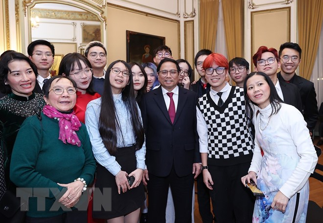 Le Premier ministre Pham Minh Chinh rencontre des Vietnamiens en Belgique