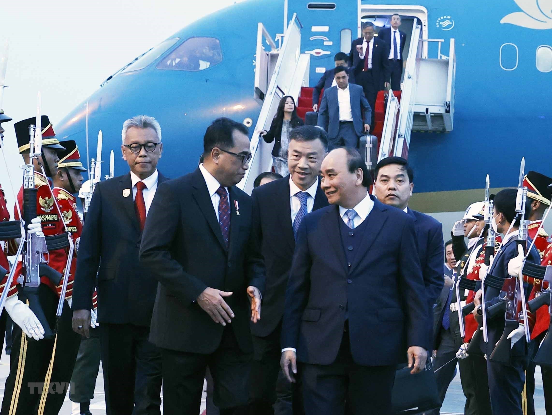 Le président Nguyên Xuân Phuc arrive à Jakarta pour sa visite d’État en Indonésie