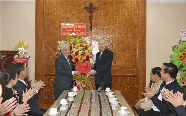 Le président du FPV partage la joie de Noël avec les catholiques de Kon Tum