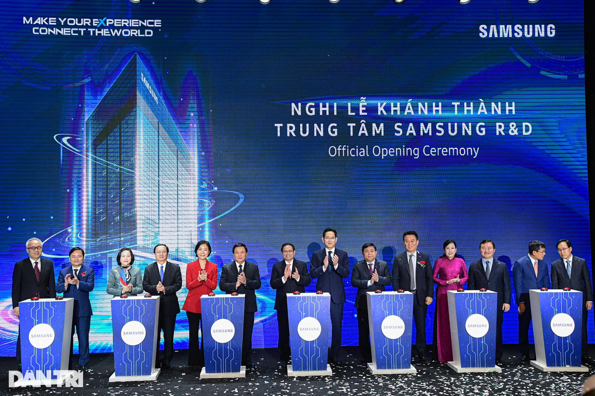 Le Premier ministre assiste à l’inauguration du centre R D de Samsung à Hanoï