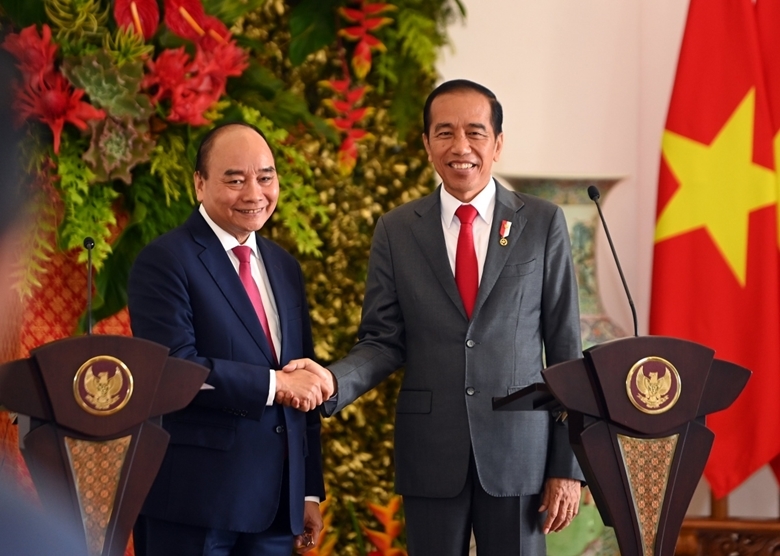 La visite d État en Indonésie du président Nguyen Xuan Phuc aboutit à des résultats substantiels