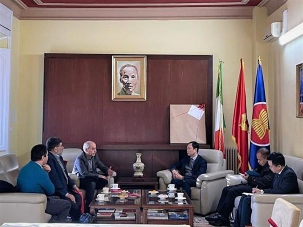 Le Parti communiste italien salue le développement du Vietnam