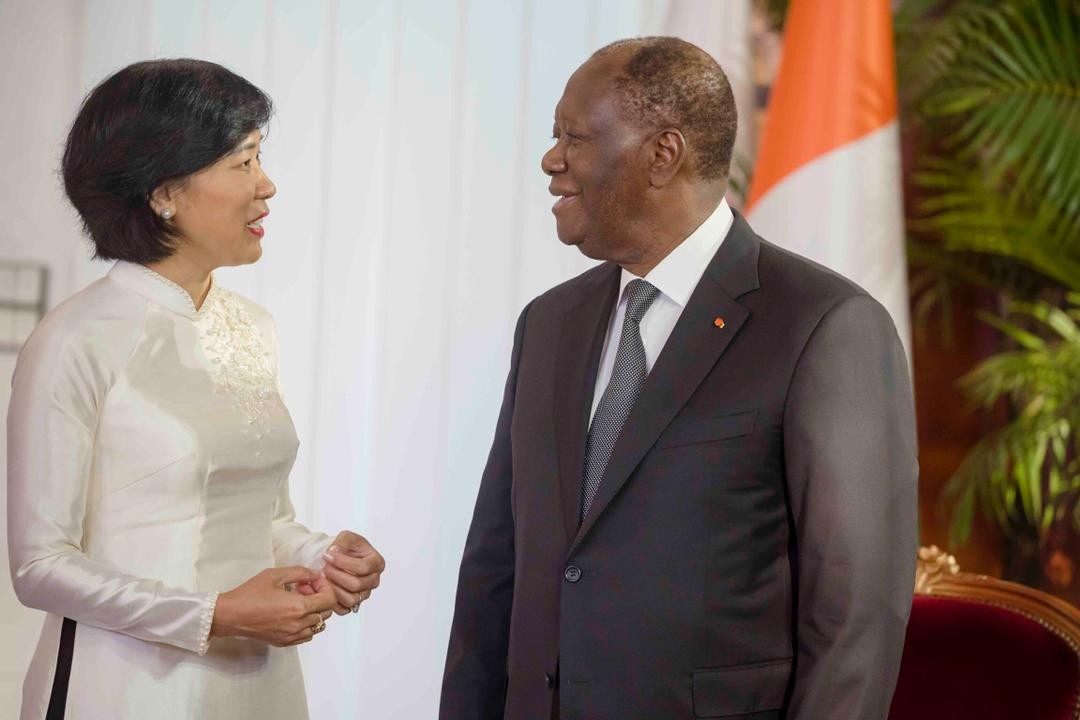 Le président ivoirien salue les réalisations socio-économiques du Vietnam