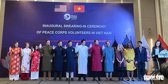 Prestation de serment du premier groupe de volontaires du Peace Corps au Vietnam