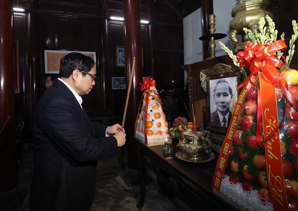Le PM Pham Minh Chinh rend hommage à l’ancien PM Pham Van Dông