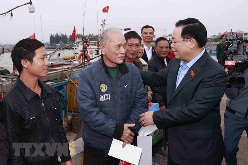 Le président de l’Assemblée nationale formule ses vœux du Têt à Quang Binh