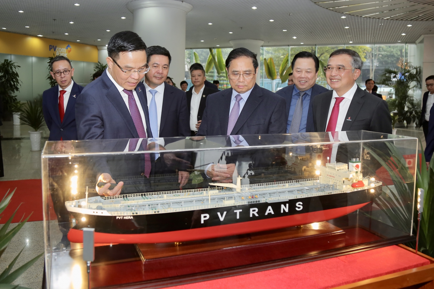 Le Premier ministre souligne le rôle de Petrovietnam pour la sécurité énergétique nationale