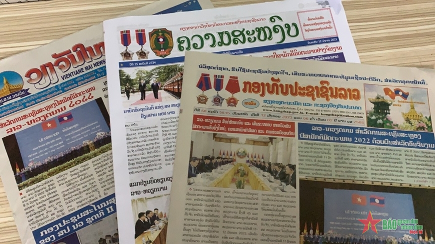 La presse lao couvre la visite officielle au Laos du Premier ministre Pham Minh Chinh