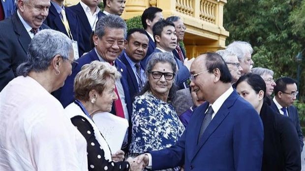 Le Président reçoit des invités internationaux à l occasion du 50e anniversaire des Accords de paix