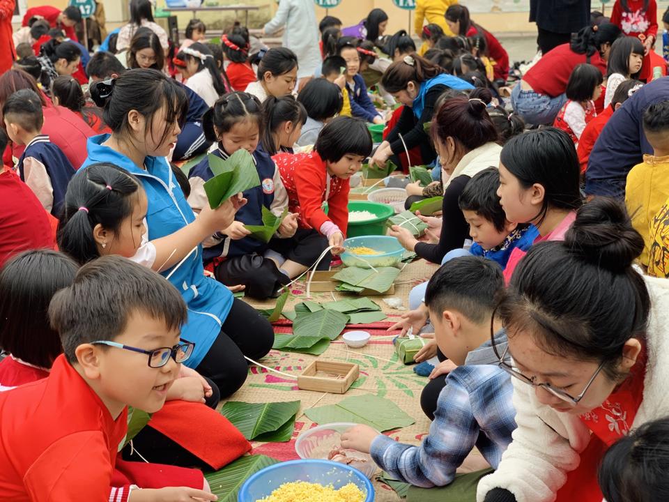 L’ambiance festive du Têt traditionnel s empare des écoles