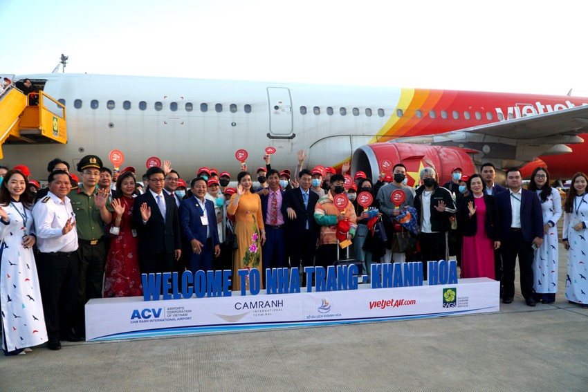 Khanh Hoa accueille le premier vol transportant les touristes chinois lors du Têt