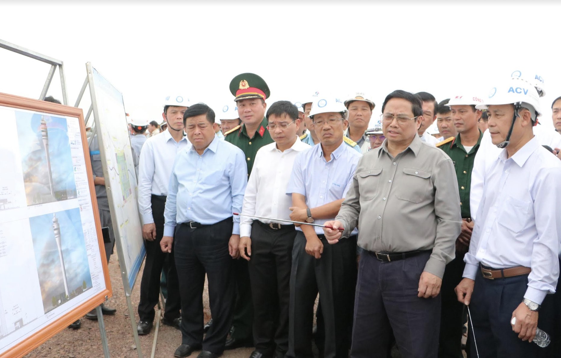 Le Premier ministre inspecte le projet d’aéroport international de Long Thanh