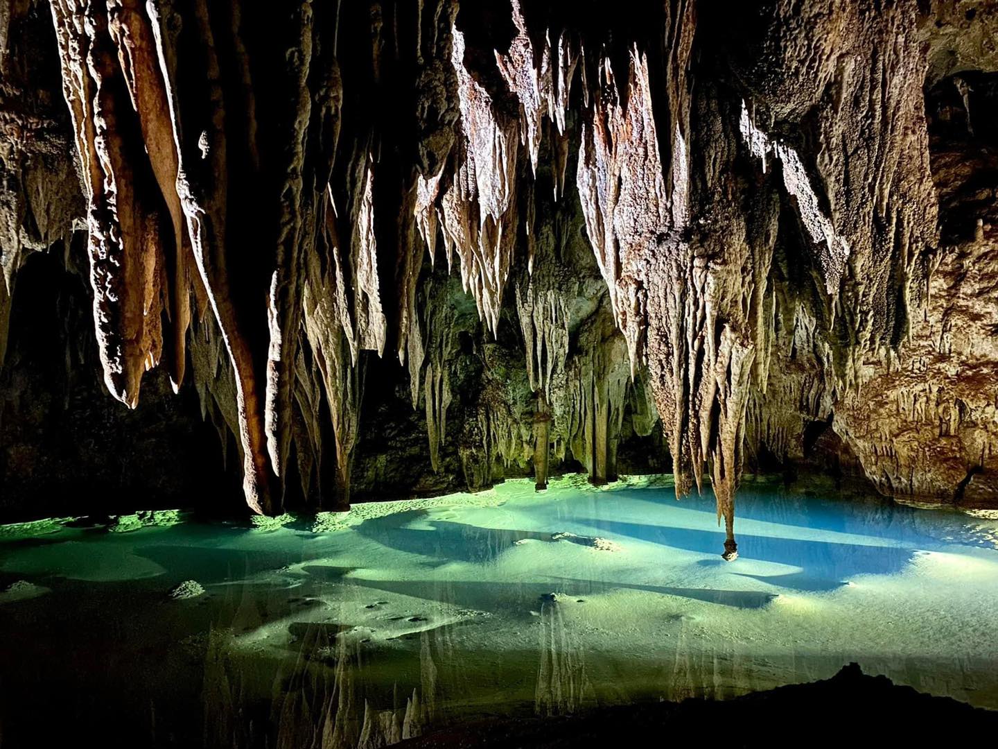 La beauté surréaliste du nouveau système de grottes à Quang Binh