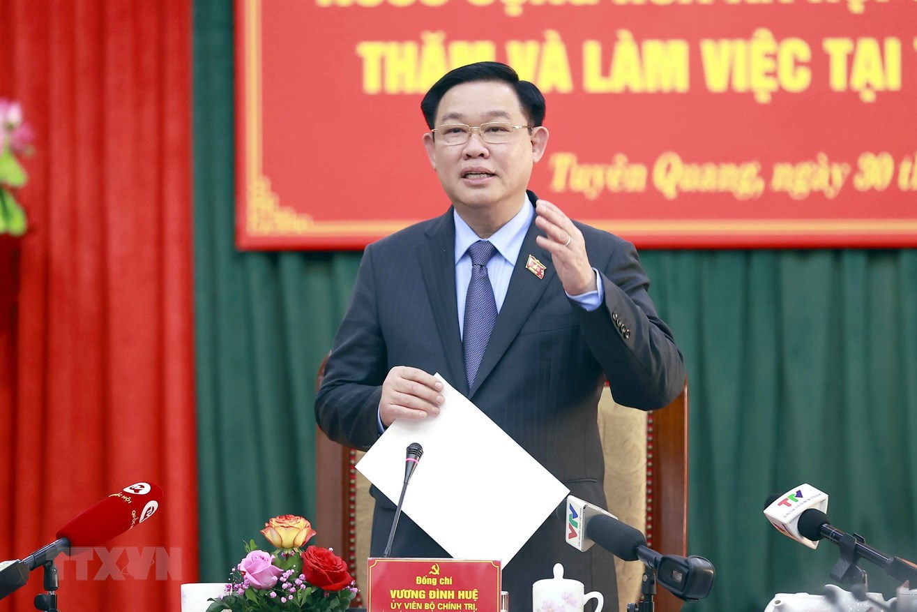Le président de l’Assemblée nationale donne des suggestions pour le développement à Tuyên Quang