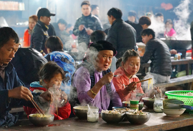 Le marché de Meo Vac sur le haut-plateau karstique de Dong Van