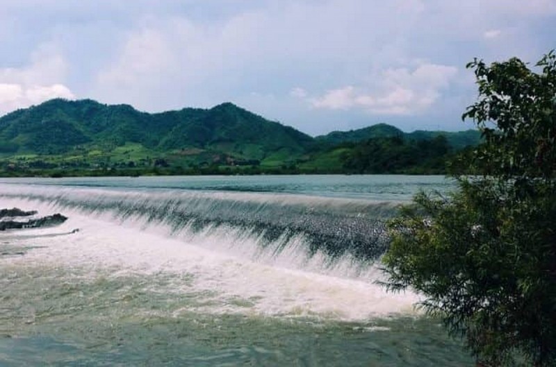 Phu Yen reçoit un certificat honorant le barrage de Dong Cam en tant que site national