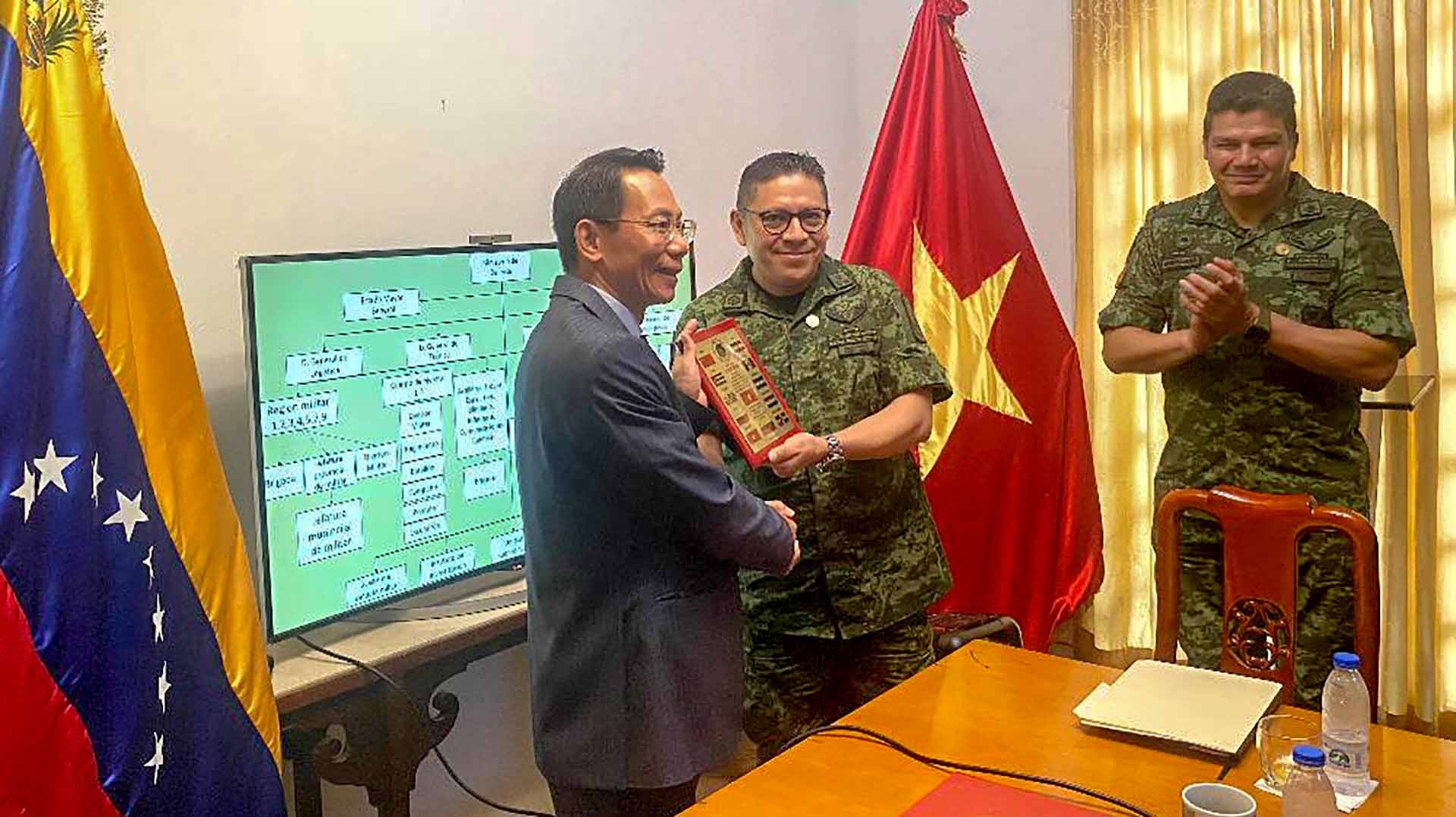 Présentation au Venezuela de la politique étrangère et de la politique de défense du Vietnam