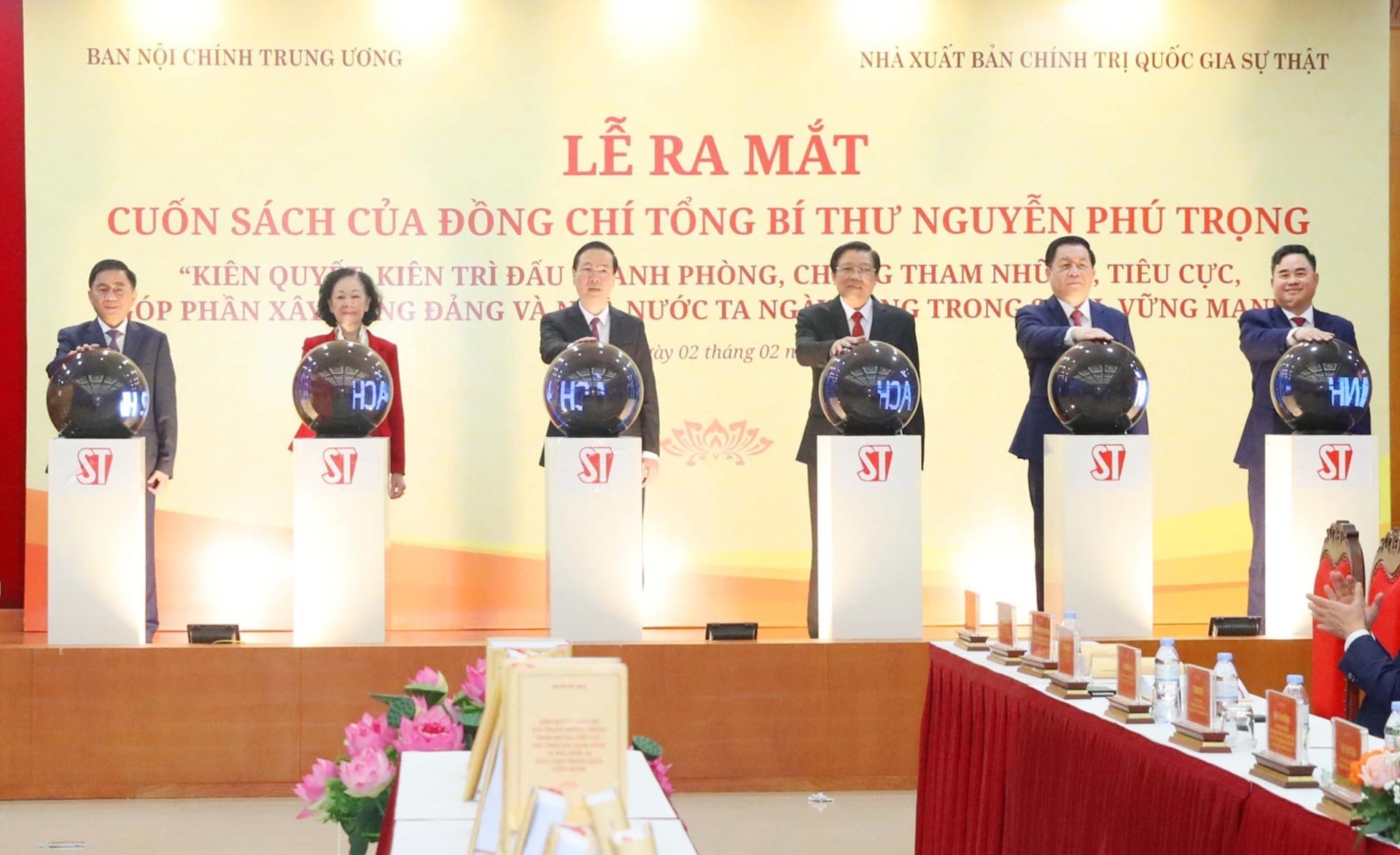 Un livre du secrétaire général Nguyên Phu Trong pour sensibiliser à la lutte anti-corruption