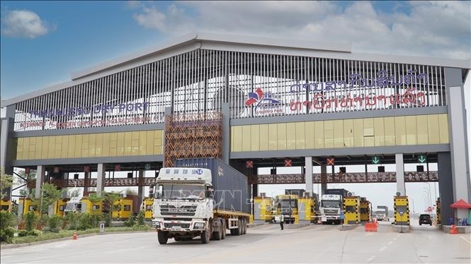 Les échanges commerciaux Vietnam-Laos dépassent les attentes