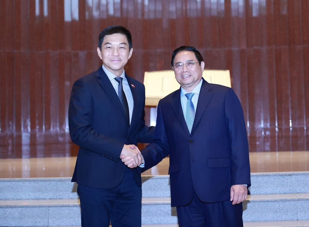 Entrevue entre le Premier ministre vietnamien et le président du Parlement de Singapour