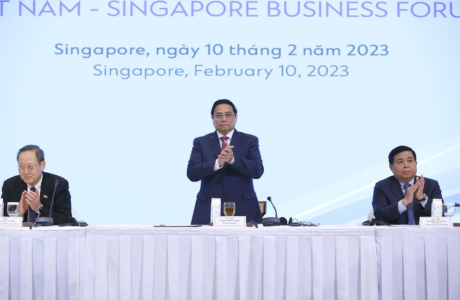 Le Premier ministre Pham Minh Chinh participe au Forum d affaires Vietnam-Singapour