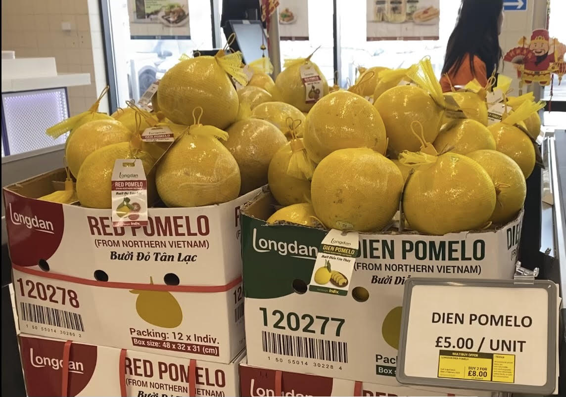 Les pamplemousses de Diên mises en vente sur le marché britannique