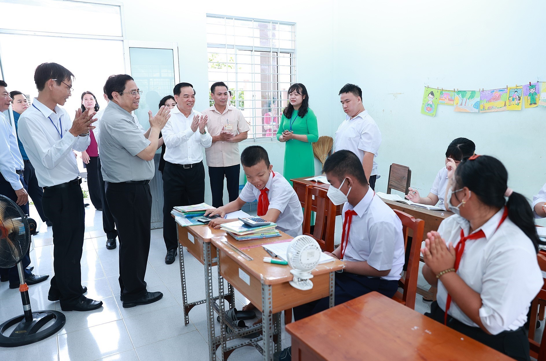 Le Premier ministre Pham Minh Chinh travaille dans la province de Bên Tre