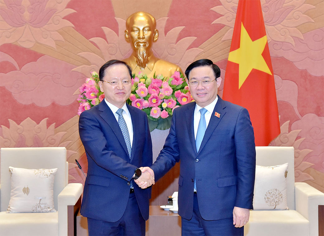 Le président de l’AN reçoit le directeur financier de Samsung Electronics