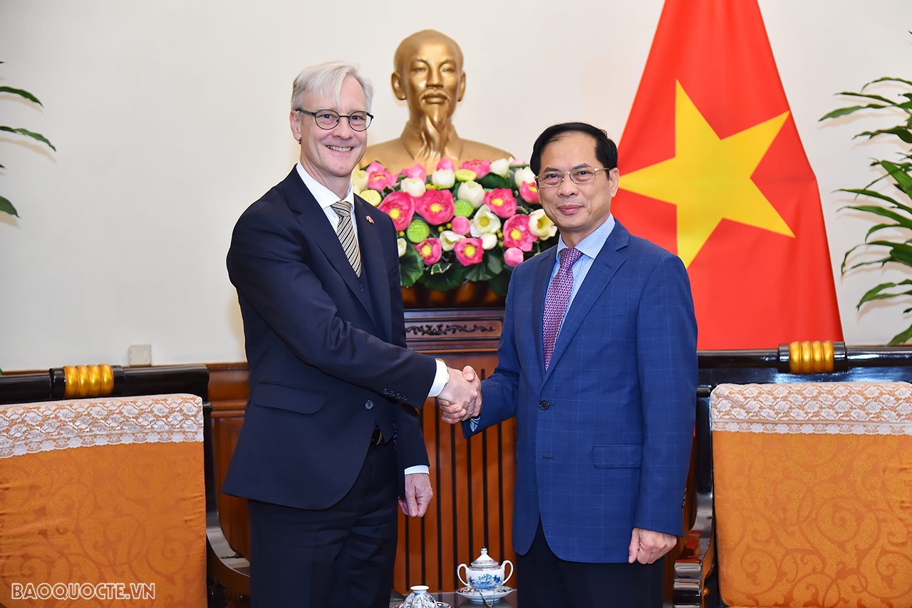 Le ministre des AE Bui Thanh Son reçoit le secrétaire d État norvégien aux Affaires étrangères