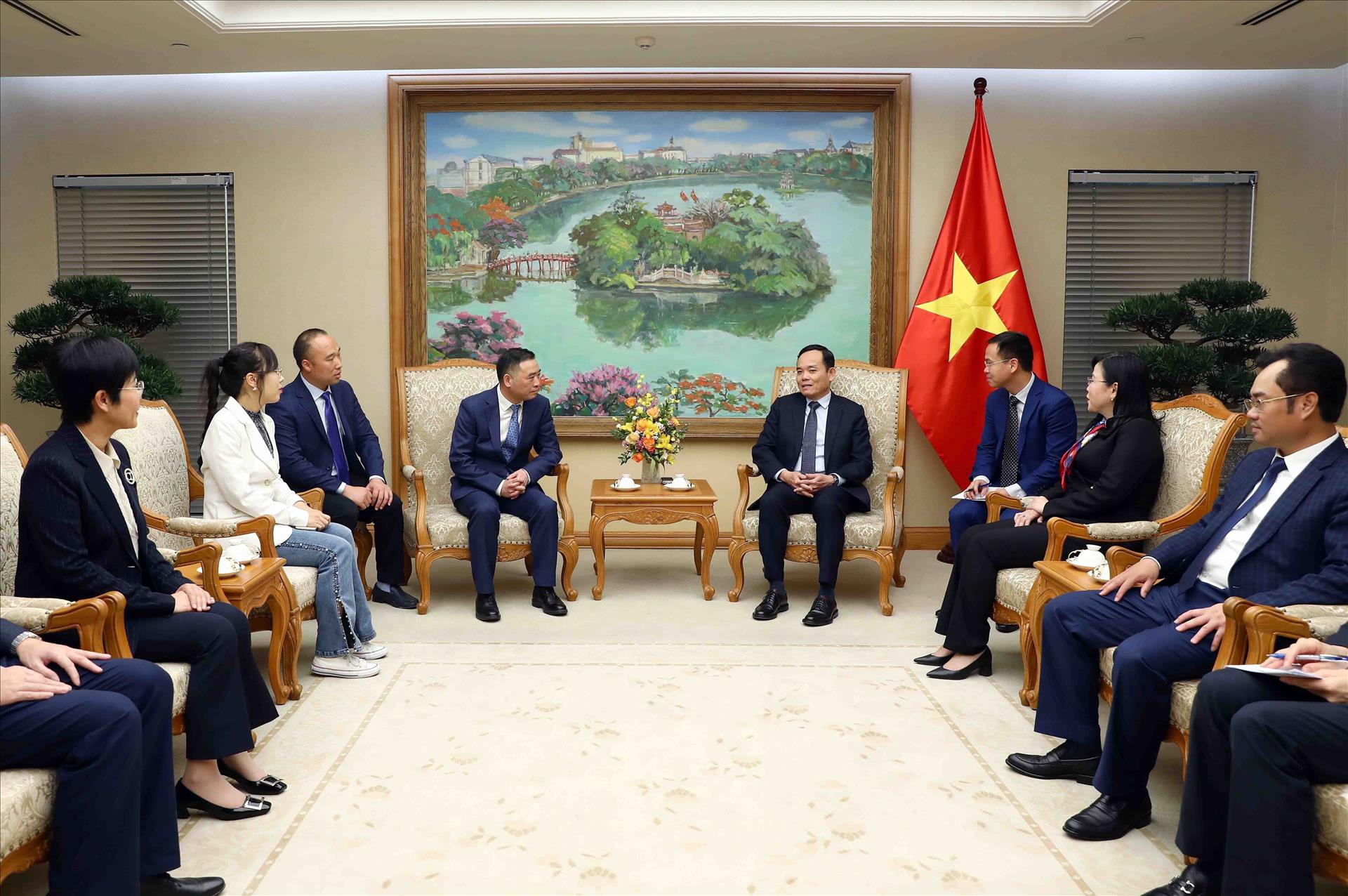 Le vice-PM Trân Luu Quang reçoit une délégation d’échange économique de Kyushu