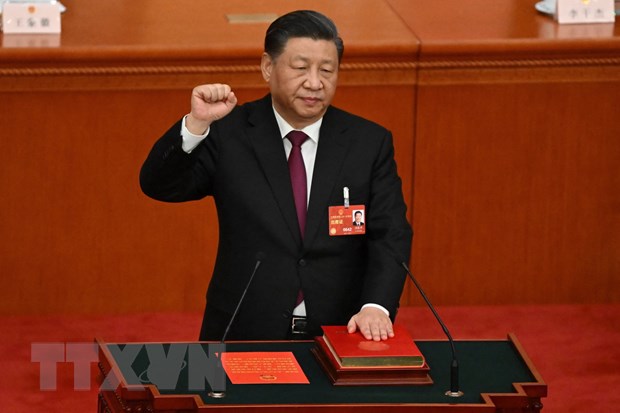 Les hauts dirigeants vietnamiens félicitent des dirigeants chinois du nouveau mandat