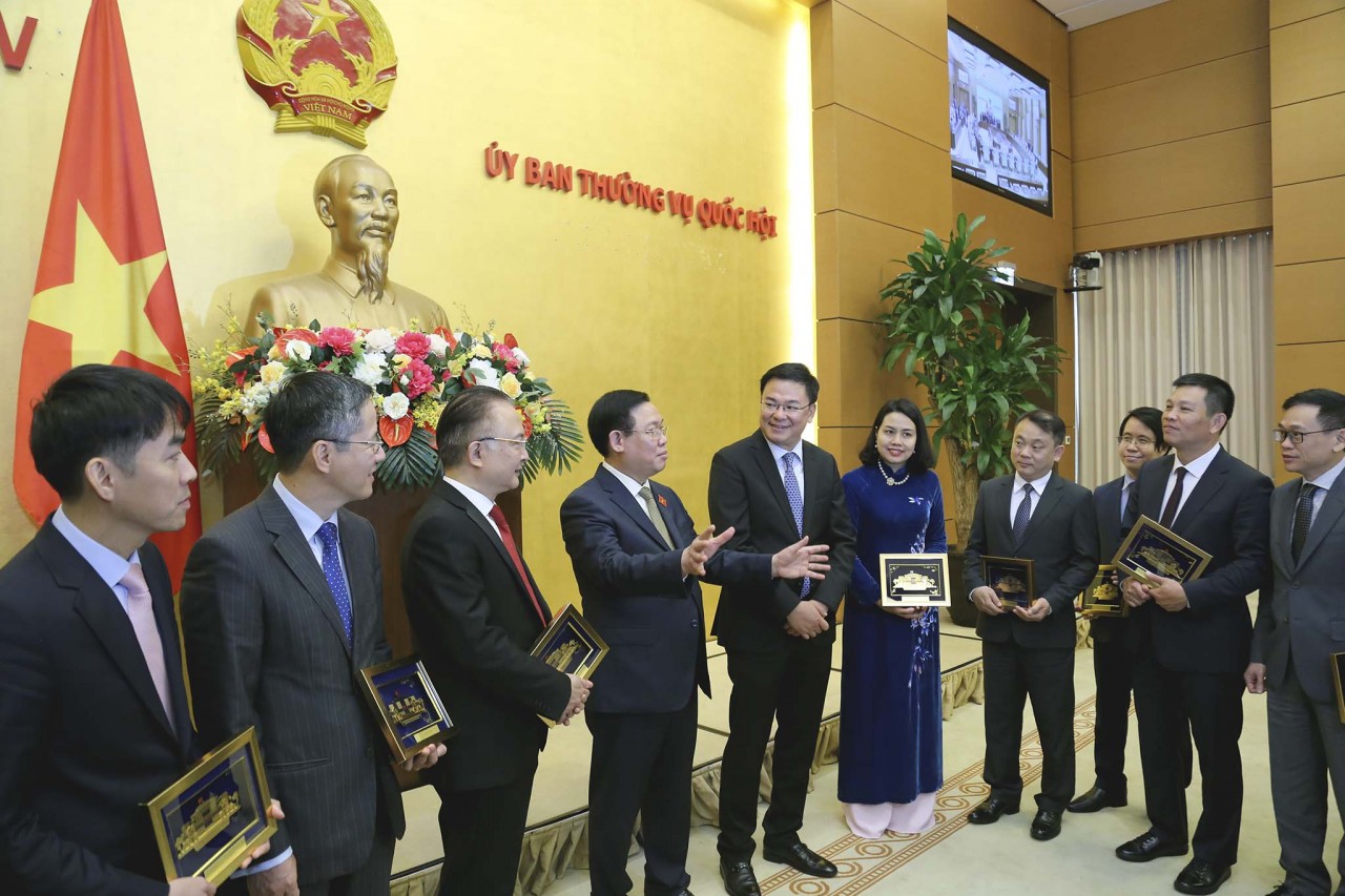 Rencontre des chefs des organes de représentation du Vietnam à l étranger