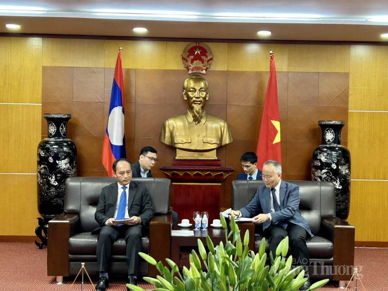 Le Vietnam échange avec le Laos ses expériences face aux difficultés économiques