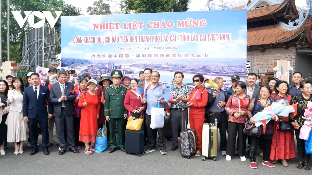 Lao Cai accueille le premier groupe de touristes chinois après le COVID-19