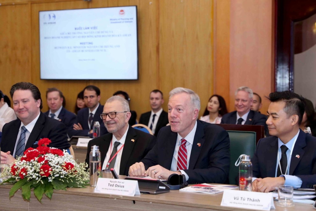 Les États-Unis exhortés à devenir le plus grand investisseur au Vietnam