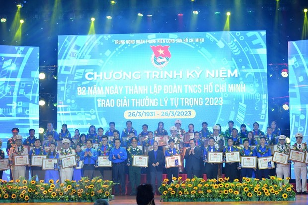 Remise du prix Ly Tu Trong à 100 jeunes cadres exemplaires