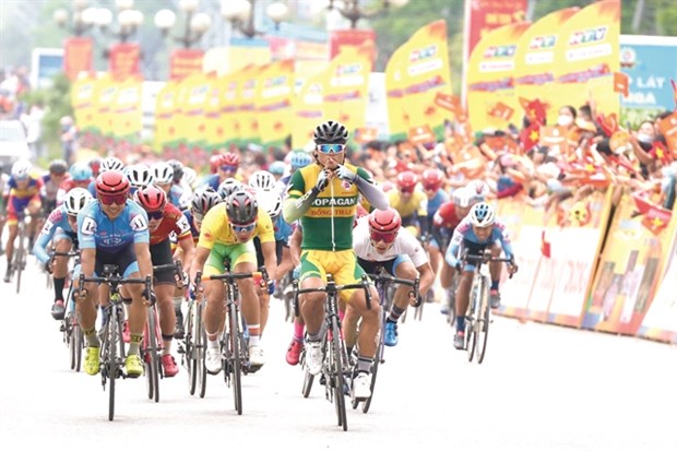 Course cycliste de 3 000 km à travers 31 villes et provinces