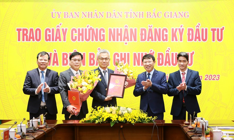 Les IDE au Vietnam poursuivent leur tendance à la baisse, atteignant seulement 5,45 milliards USD en 3 mois