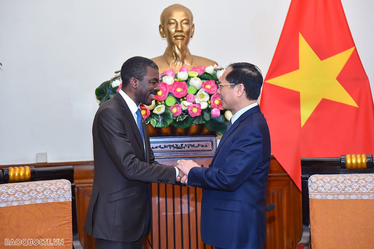 Le ministre des AE rencontre le directeur du Centre du patrimoine mondial de l UNESCO