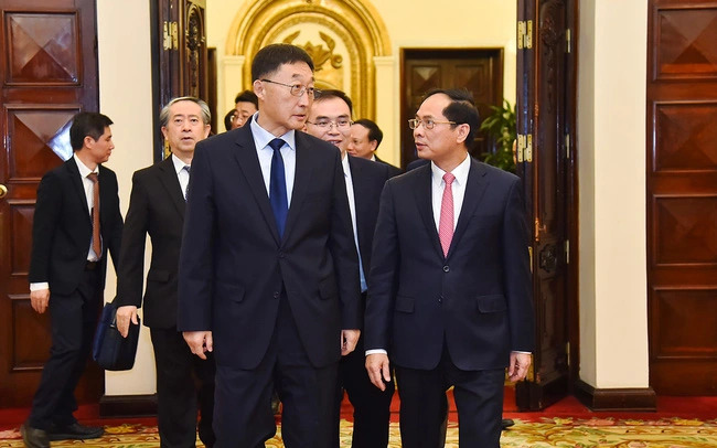 Le ministre vietnamien des Affaires étrangères reçoit un dirigeant de la province chinoise du Guangxi