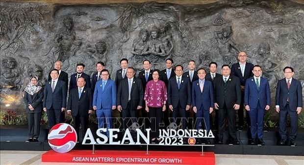 Le Vietnam participe à des réunions de coopération financière de l’ASEAN en Indonésie