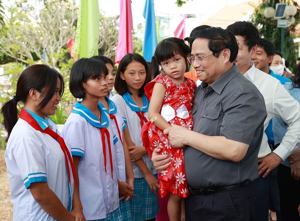 Le Premier ministre rend visite à plusieurs établissements de Khanh Hoà