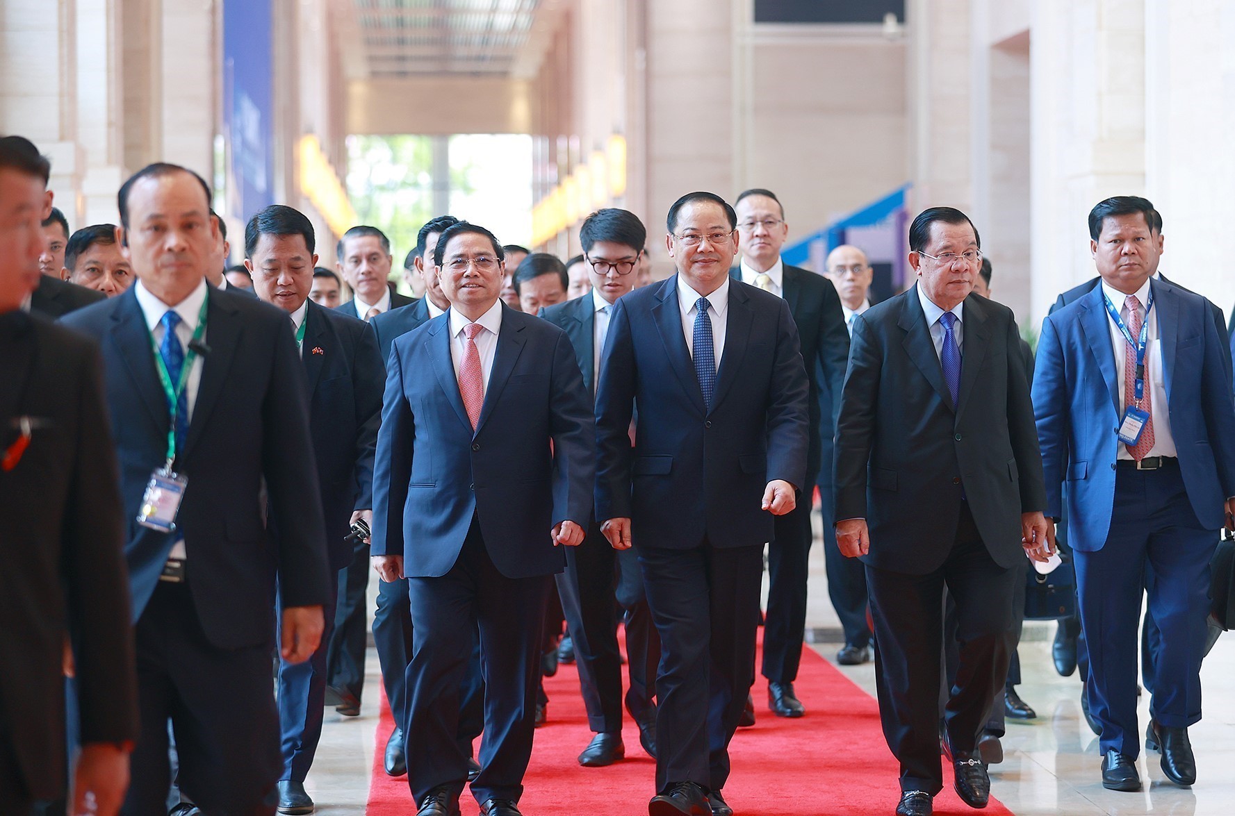 Petit-déjeuner de travail au Laos des Premiers ministres du Vietnam, du Laos et du Cambodge