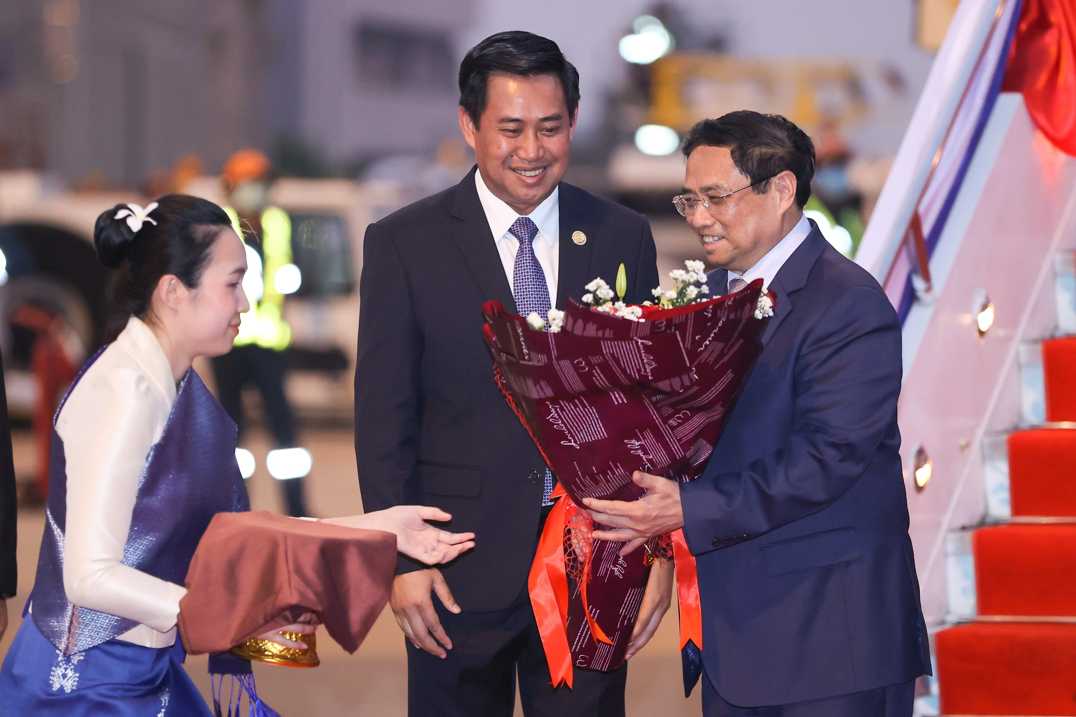 Le PM Pham Minh Chinh arrive au Laos pour le 4e sommet de la Commission du Mékong