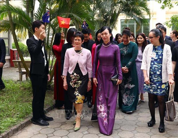 L épouse du gouverneur général australien visite l Académie nationale de musique