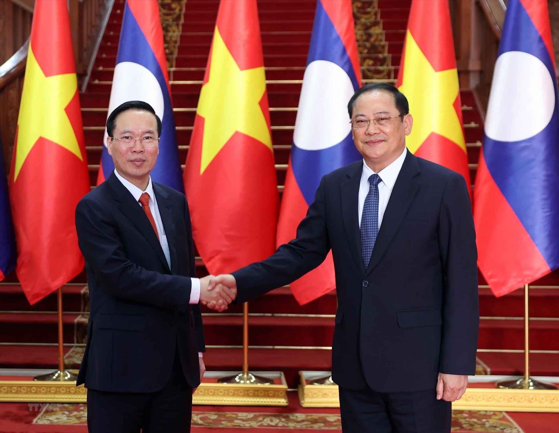 Le président Vo Van Thuong rencontre les dirigeants lao