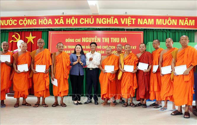 Une responsable du FPV félicite les Khmers de Soc Trang pour Chol Chnam Thmay