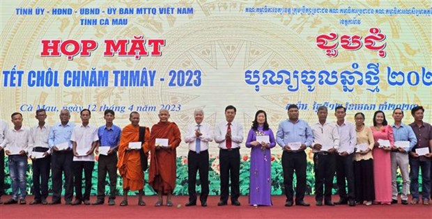 Le président du CC du FPV félicite les Khmers de Ca Mau pour Chol Chnam Thmay
