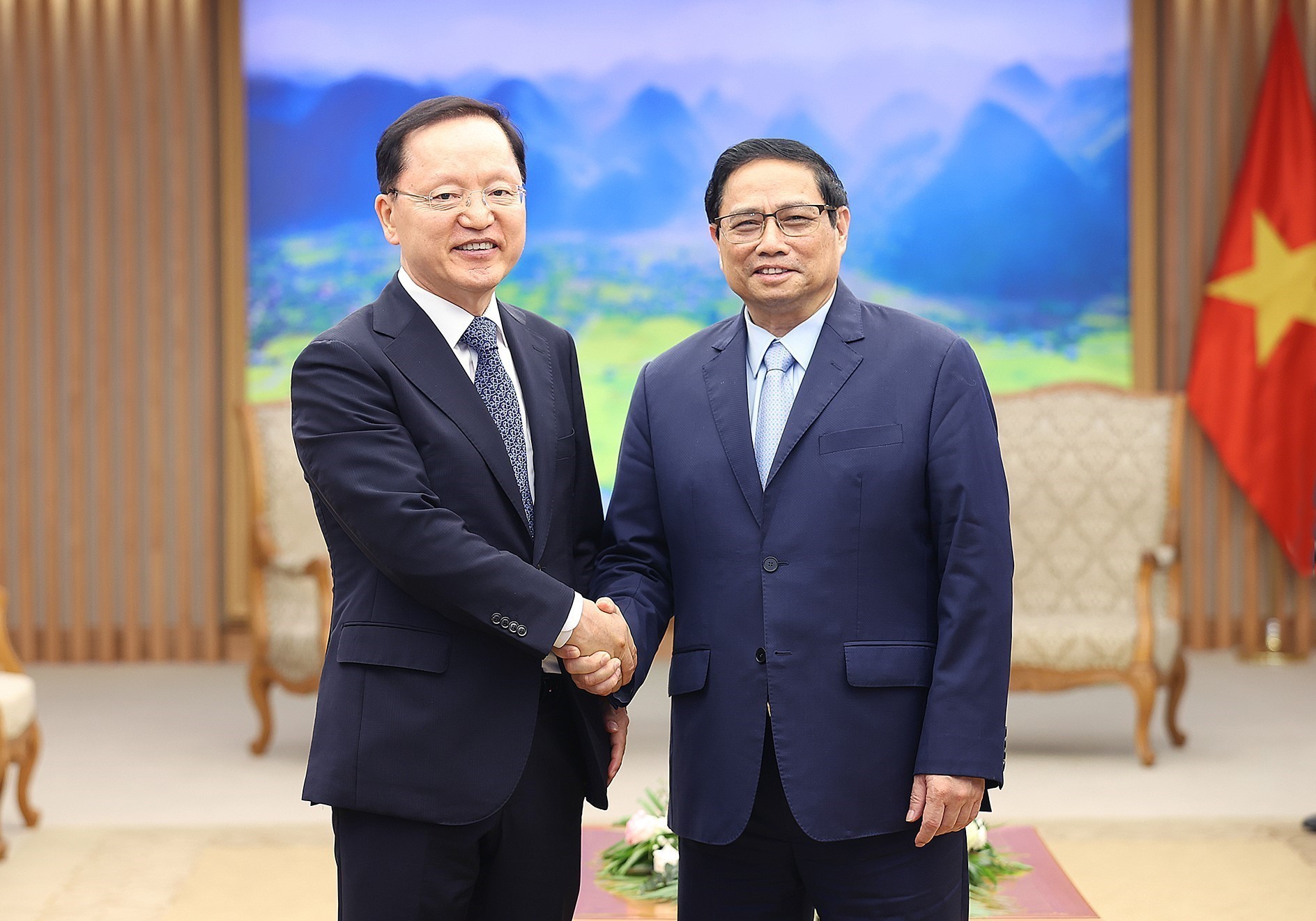 Le Premier ministre apprécie les activités efficaces du groupe Samsung au Vietnam