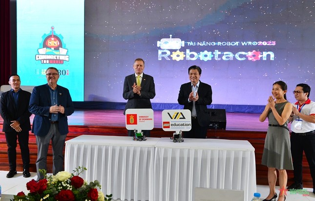 Robotique Lancement du concours ROBOTACON WRO 2023 au Vietnam